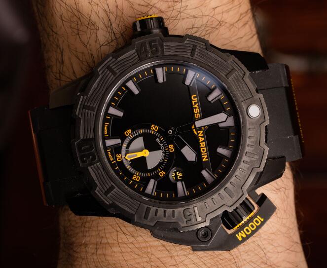 New replication watches forever are decorated with black color.