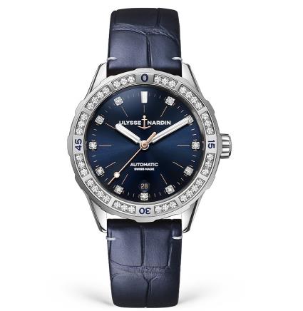 The water resistant fake watch has blue dial.